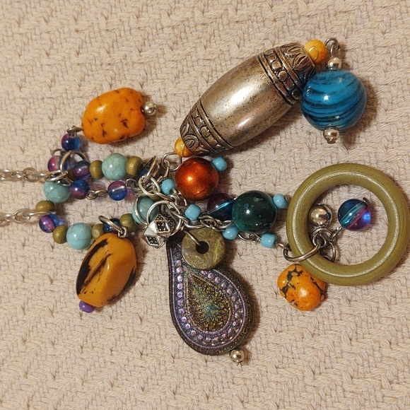 Lot of Dangling Neckaces - Picture 4 of 8